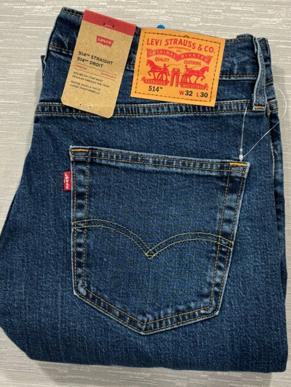 Levi's 514 Jeans Mens 32 x 30 Straight Leg Regular Fit Medium Wash Denim Pants